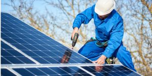 Installation Maintenance Panneaux Solaires Photovoltaïques à Laveissenet